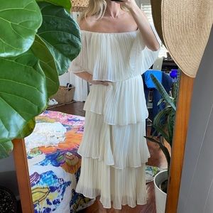 Beautiful Pleated cream/white dress from ViciDolls